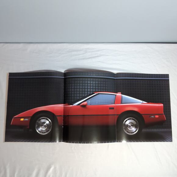 Vintage 1986 Chevrolet Corvette Deluxe Sales Brochure with Envelope - Picture 11 of 13